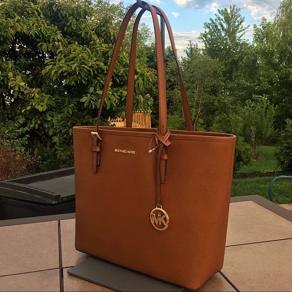 Michael Kors Handbags - NWT Michael Kors Jet Set Travel Carryall Tote